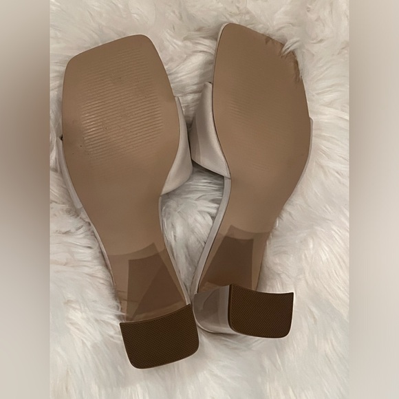 Steve Madden chunk heeled sandals, new in box, size 10. Cream color. - Picture 5 of 7